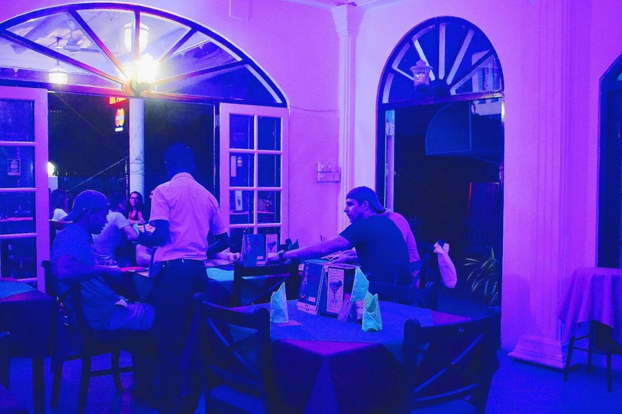 Oasis Beach Hotel Negombo Buitenkant foto